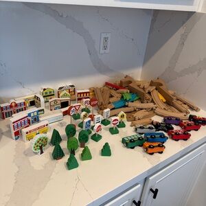 MELISSA AND DOUG WOODEN 106 piece train SET bundle